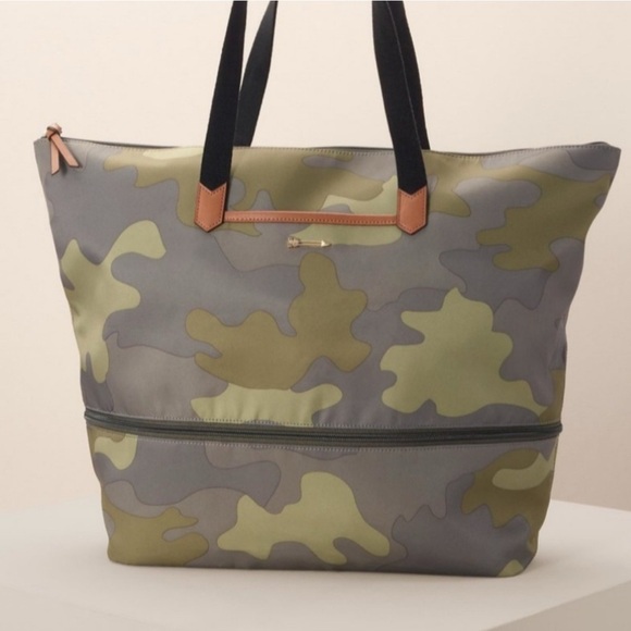 Stella & Dot Large Expandable Camouflage Tote Bag - Picture 1 of 9